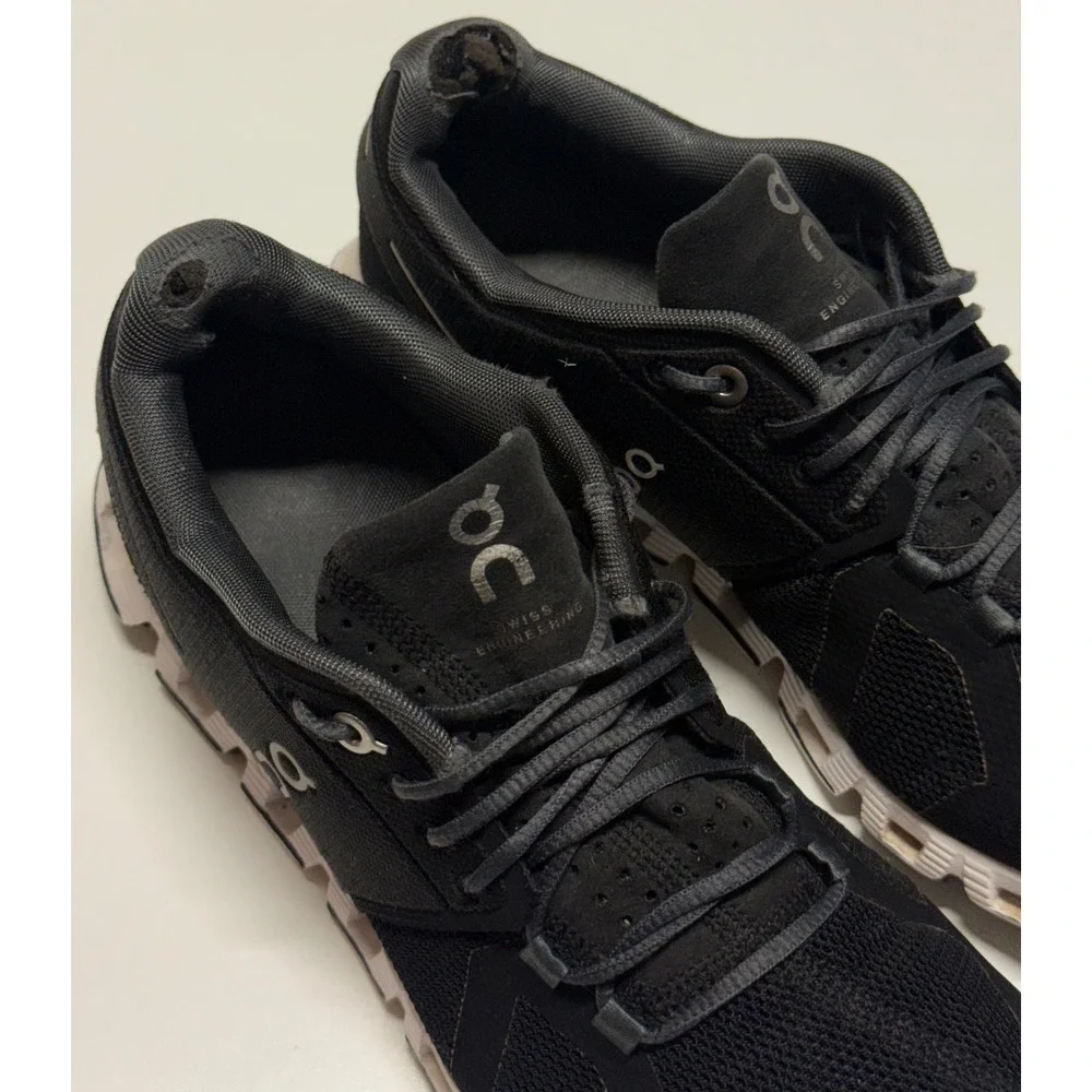On Cloud Swift Running Shoes Womens 8.5 Black White Swiss Engineering Sneakers